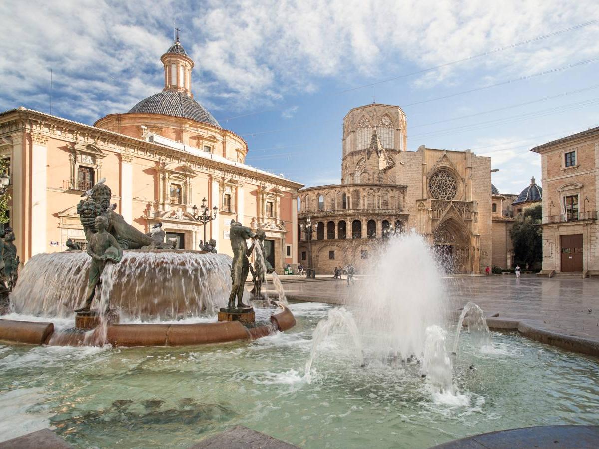Religious ceremonies in Valencia Cathedral: can tourists participate?