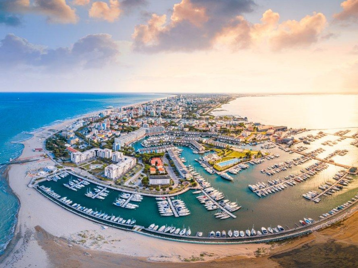 Faro Marina: Harbor style where yachts, fishing boats and blue sky meet
