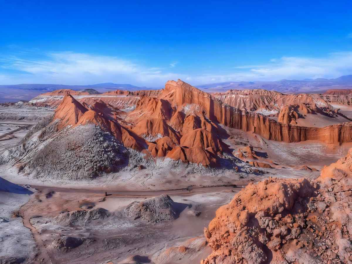 Uncover the Valle de la Luna and explore the wonders of nature