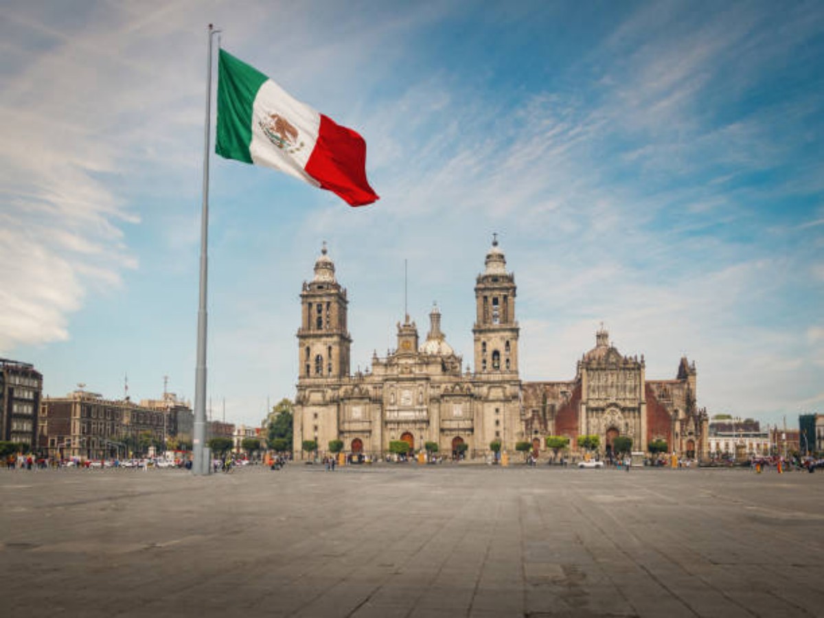 Morning light, national flags, monuments - the heart of Mexico City, Zocalo Square is waiting for you to explore!