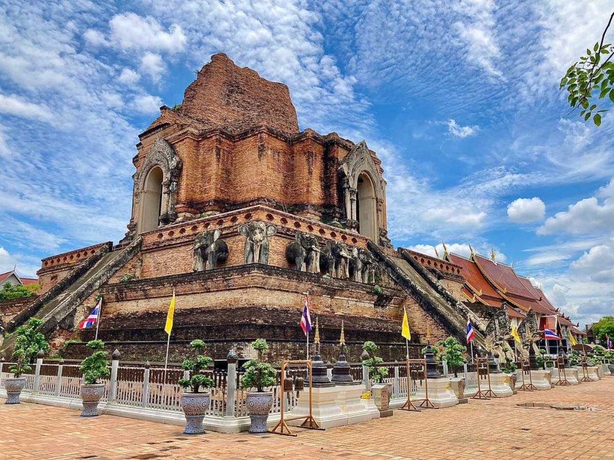 Wat Chedi Luang, a historical legend that travels through time!