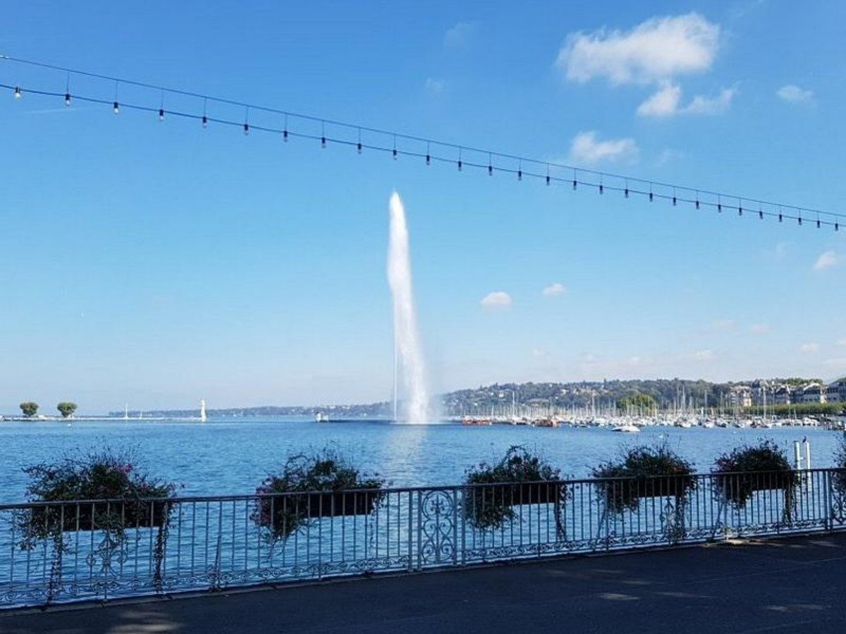 What preparations do you need to make before watching Jet d'Eau?