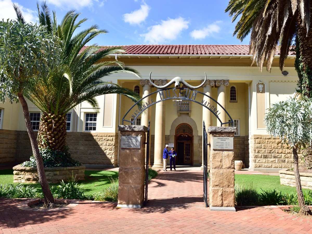 Dinosaur fossils + space capsule! This museum hides the most incongruous CP in South Africa