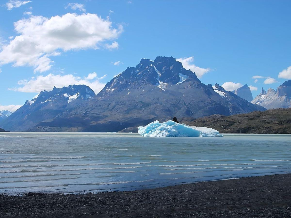 Lago Grey's glacier expedition