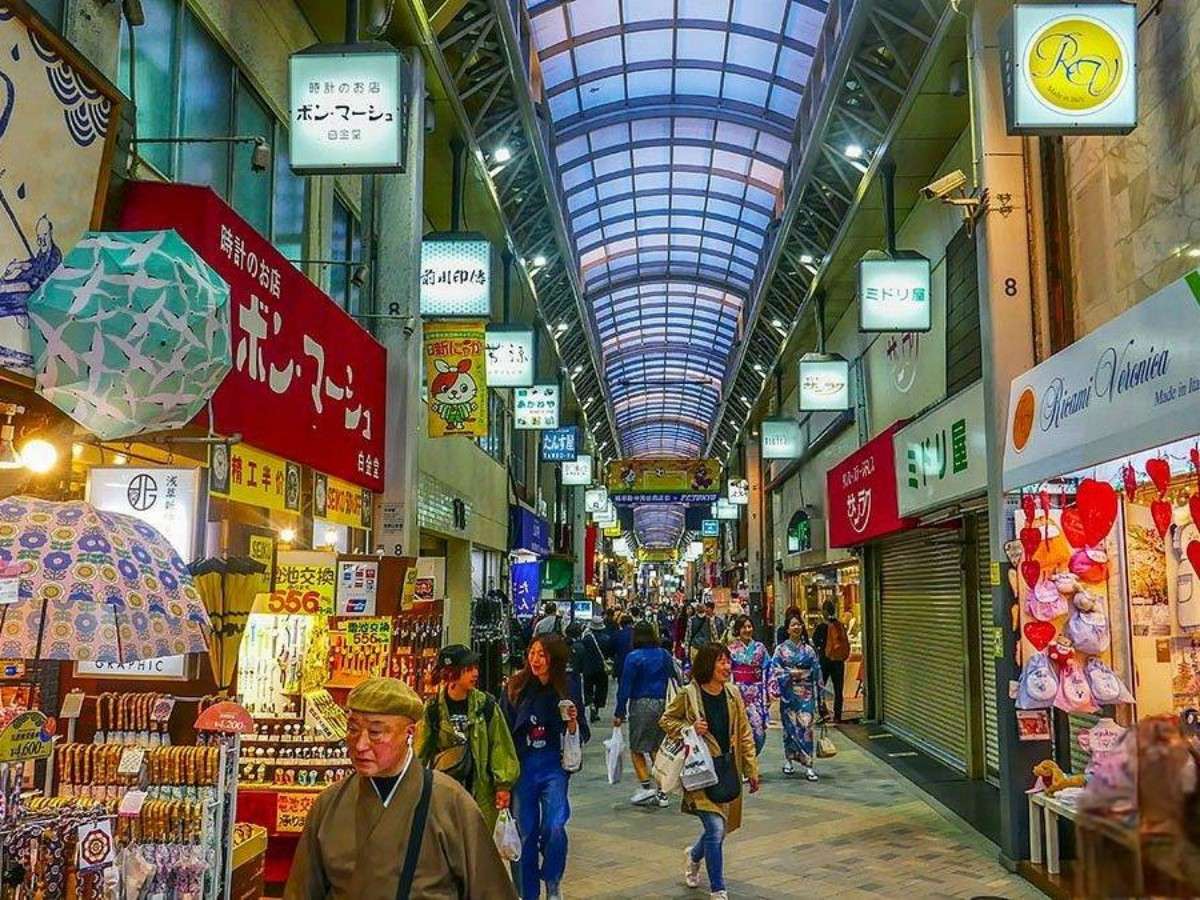 Visit Nakamise and unlock the authentic way to play Tokyo shopping streets!