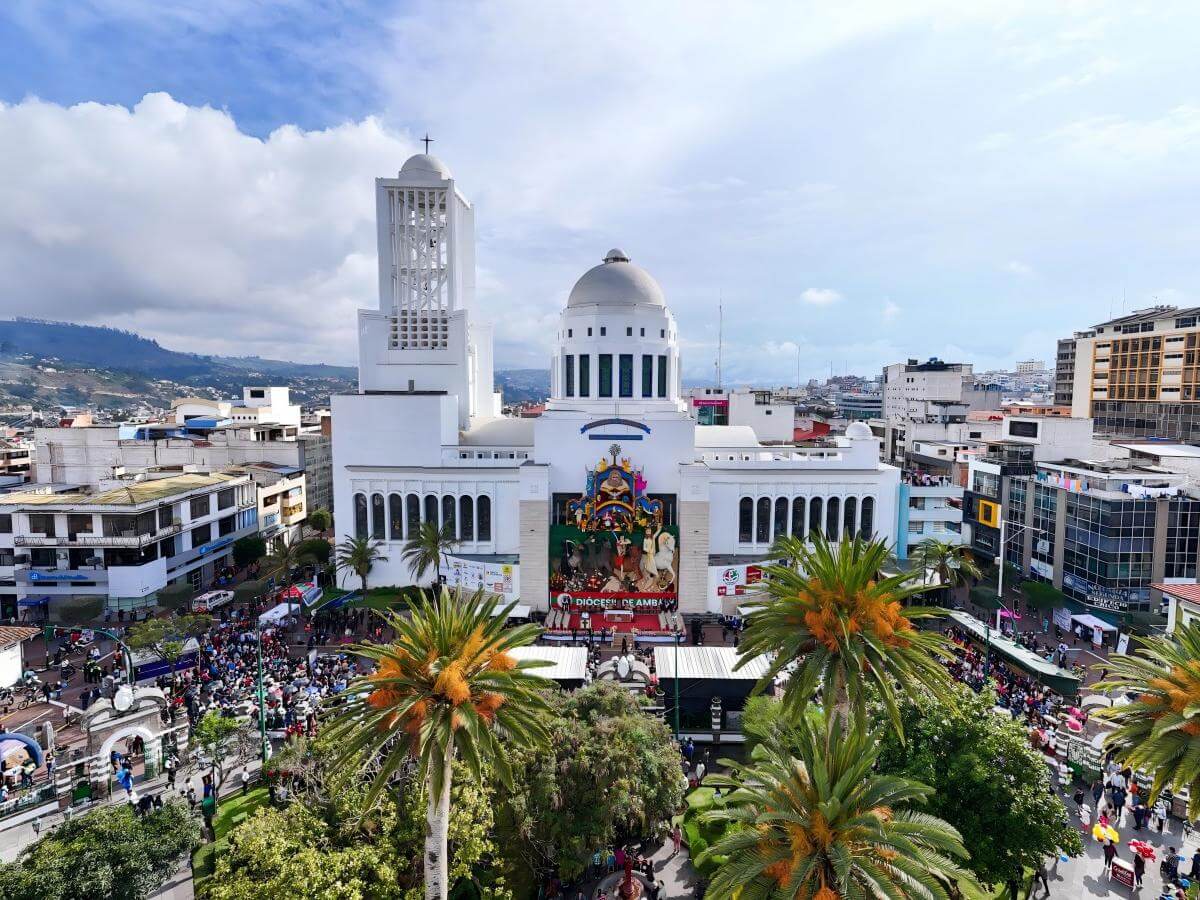 When traveling to Ambato, the first stop must be this church!