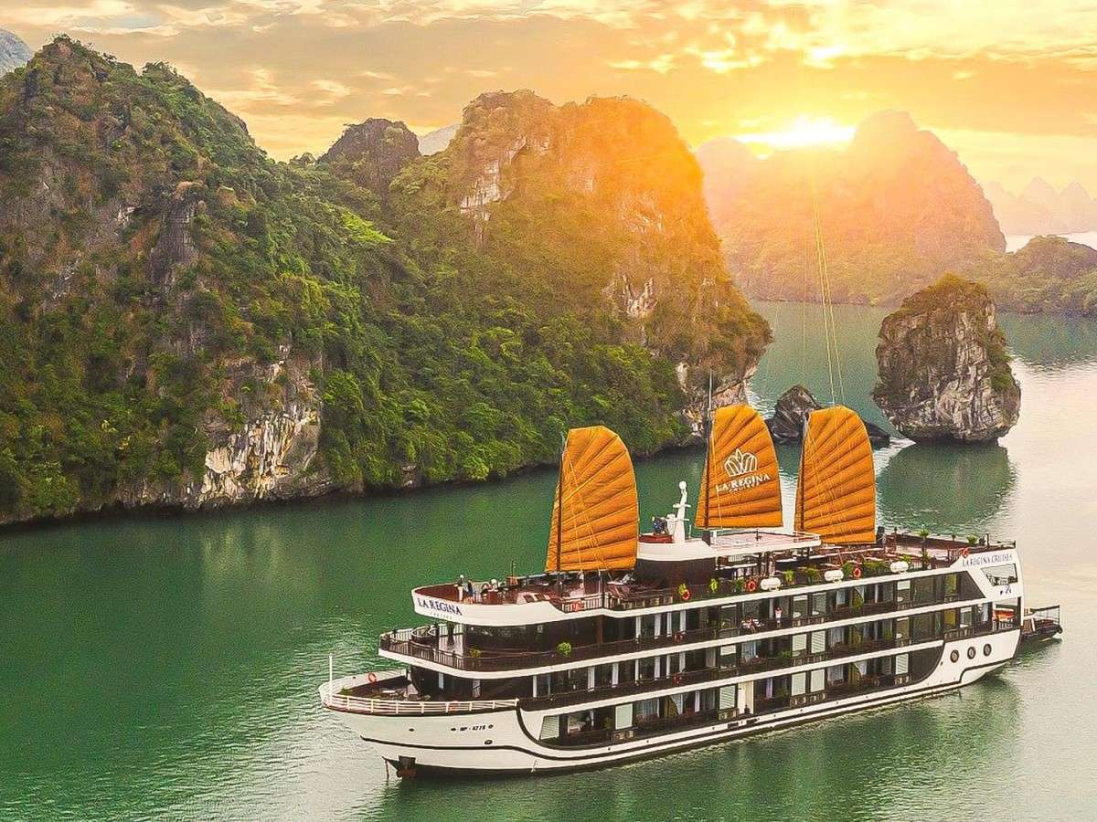 Which month is the best to visit Ha Long Bay Cruise?