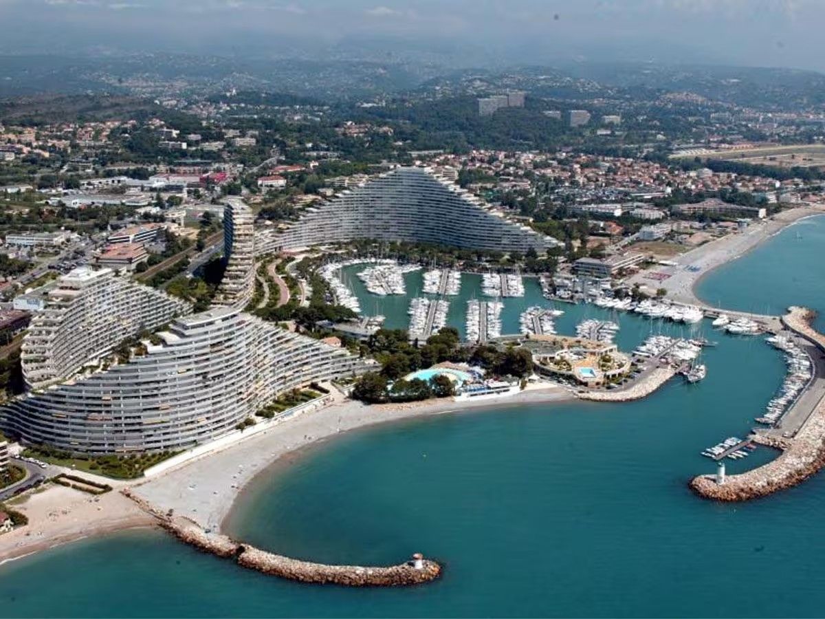 A one-day tour guide to the Baie des Anges!