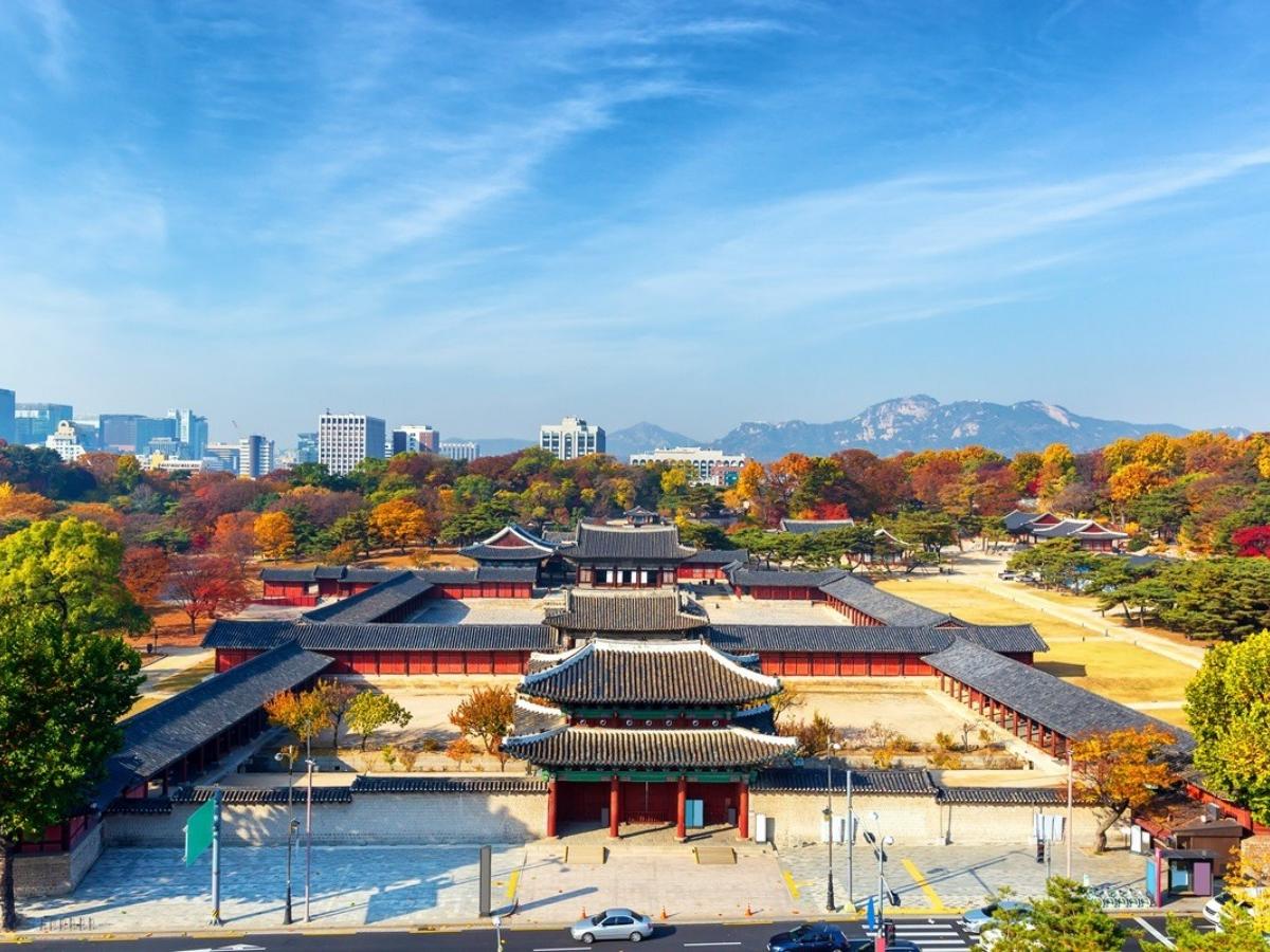 Recommended spots around Insadong: Bukchon Hanok Village, Changdeokgung Palace