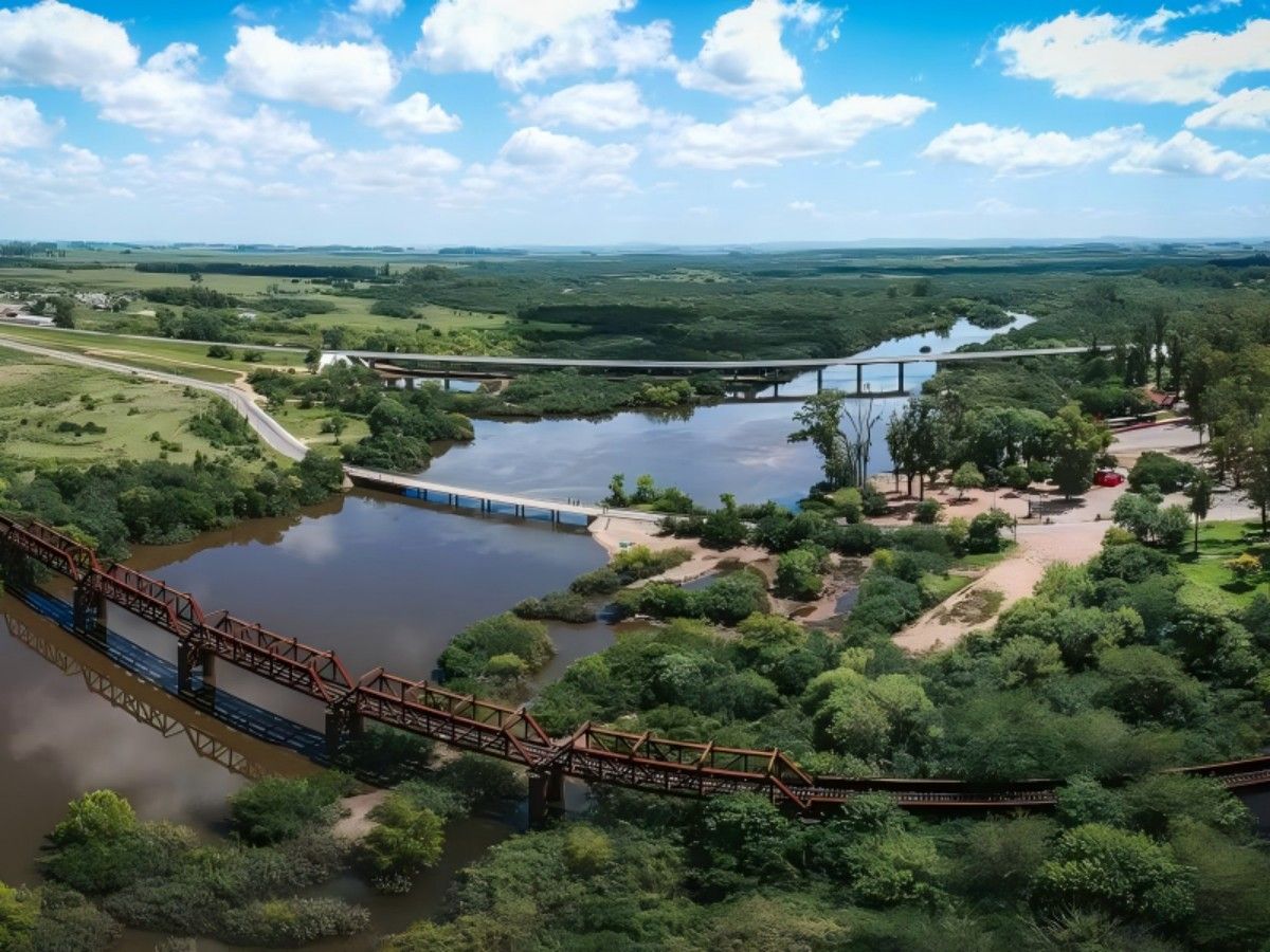 Travel guide to Puente Colgante del Rio Olimar: history attractions and practical information