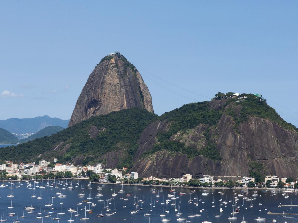 Journey to the top of Sugarloaf Mountain: Discover the jewel of Rio de Janeiro!