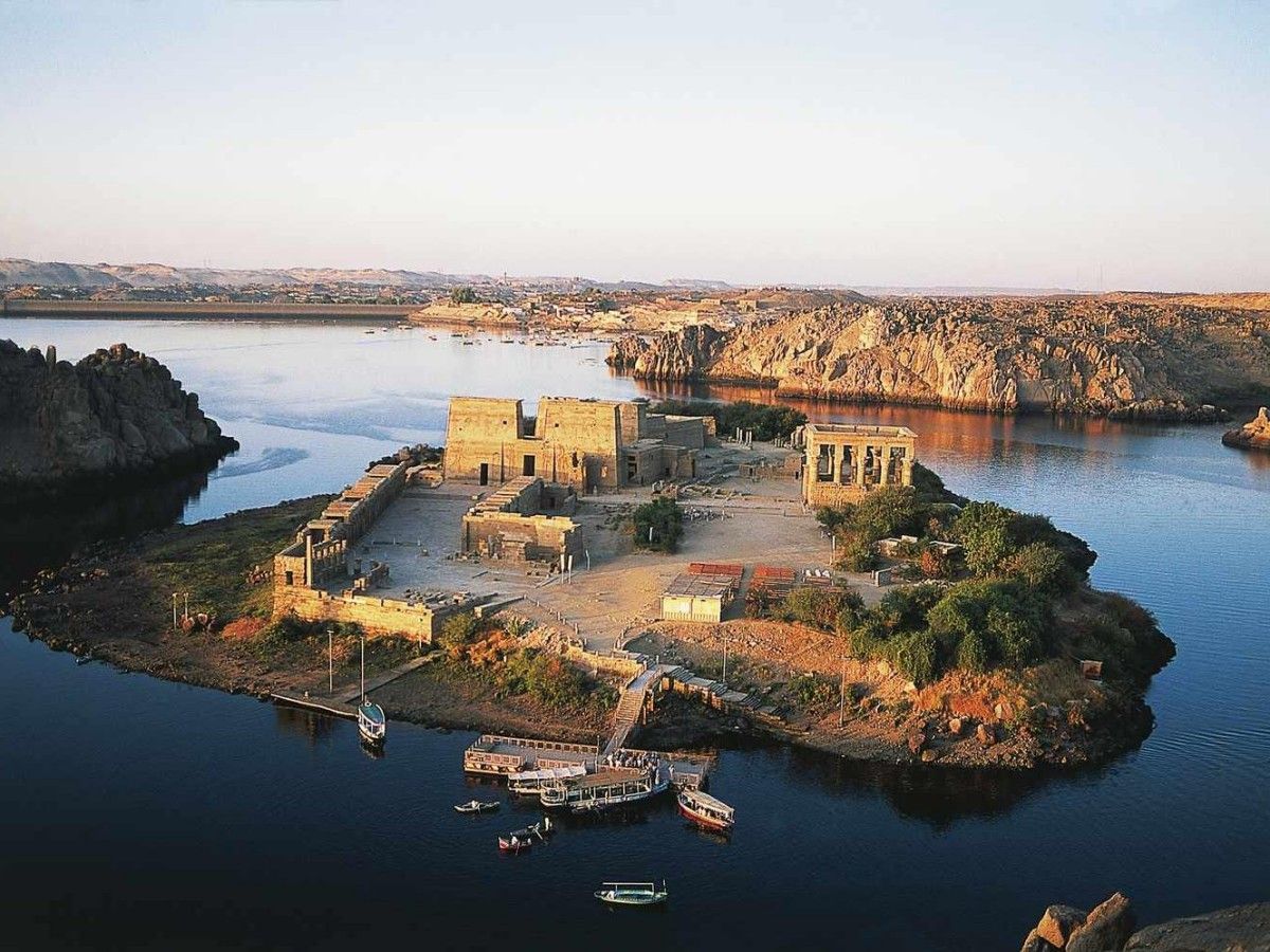 The temple that has been submerged for 40 years: Amazing details of the original site revealed by underwater photos