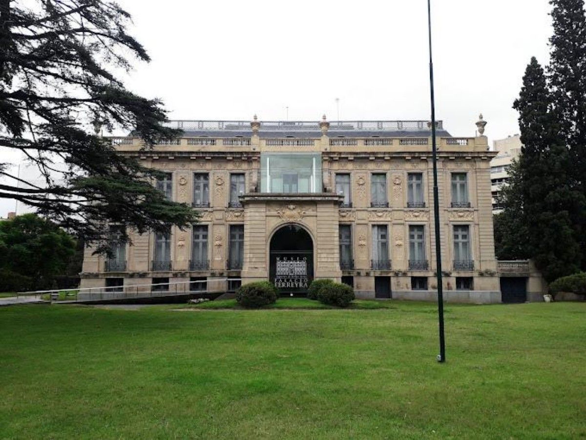 5 Steps to Evita Museum: Full Guide for Reservation/Transportation/Guide/Photography/Souvenirs