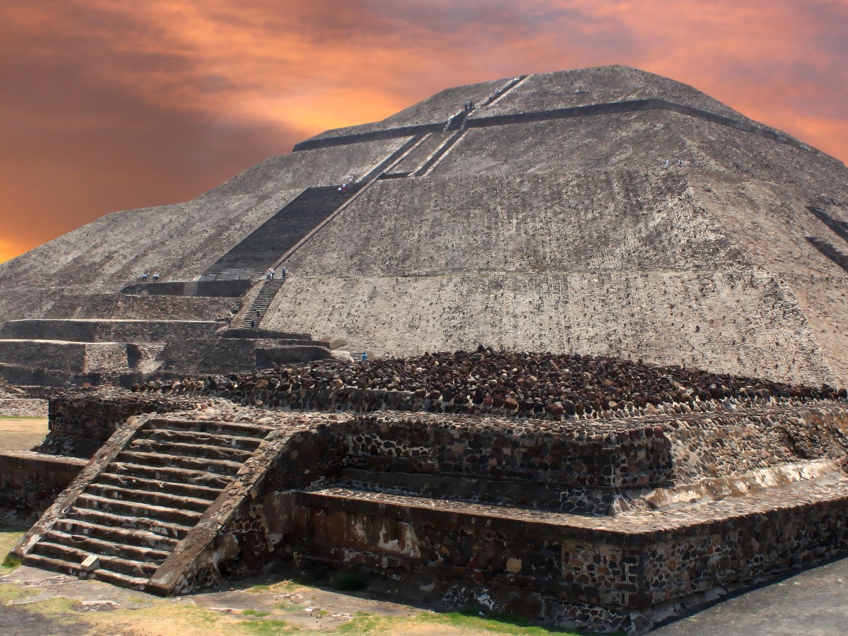 Architectural Wonders: Temple of the Sun - Into the Heart of a Timeless Masterpiece