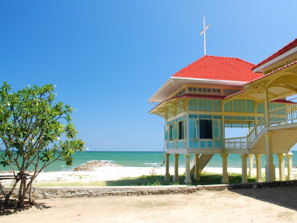 Enjoy Cha-Am Beach for Free: Best Photo Spots, Seafood Bargaining Tips, and Transportation and Accommodation Guide