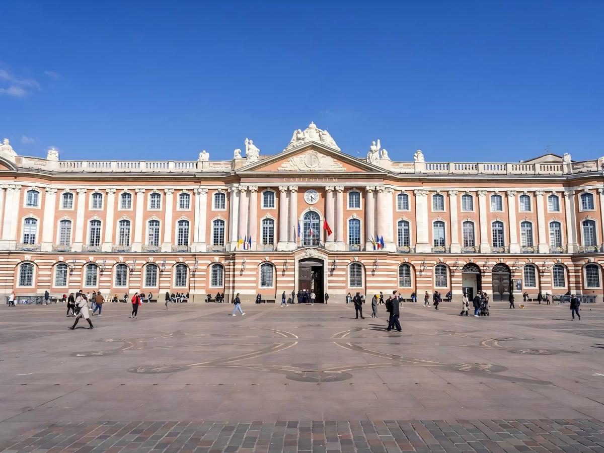 TOP 1 for Checking in in the Old Town: Reasons to Visit Place du Capitole!