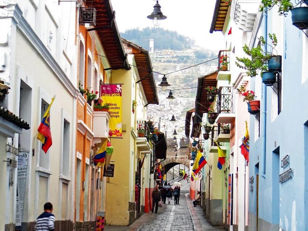 Culinary Discoveries in La Ronda: Quito Street Food and Restaurant Recommendations