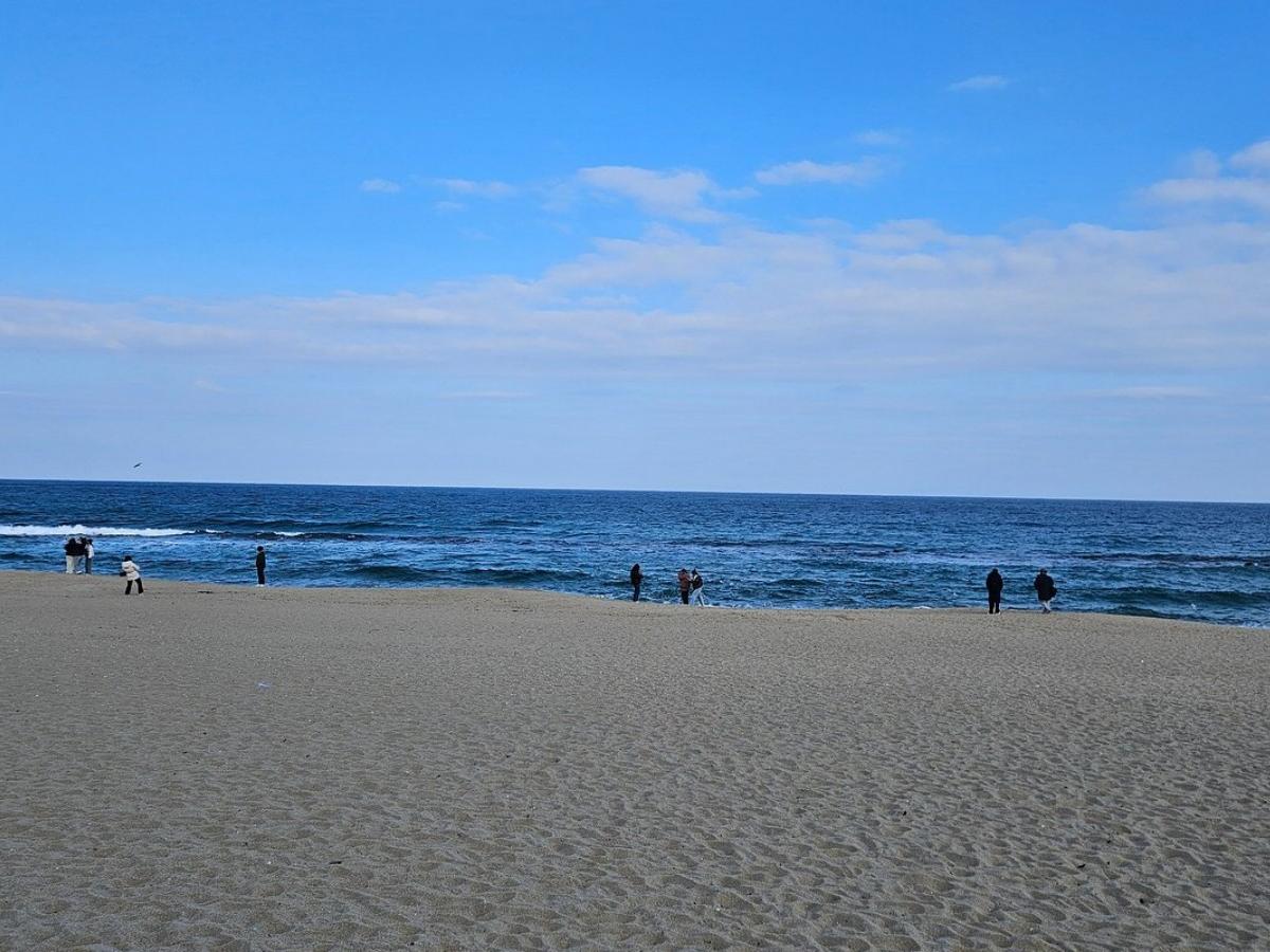 Anmokhaebyeon Beach a Paradise for Relaxation and Surfing