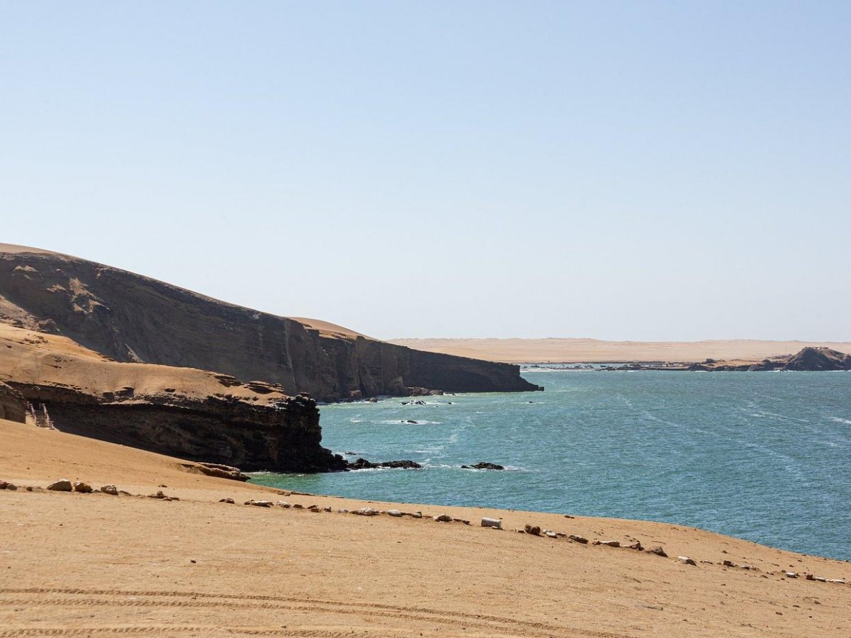 A Practical Guide to Paracas' Halinas Beach: Vacation, Play and Neighborhood Information at a Glance