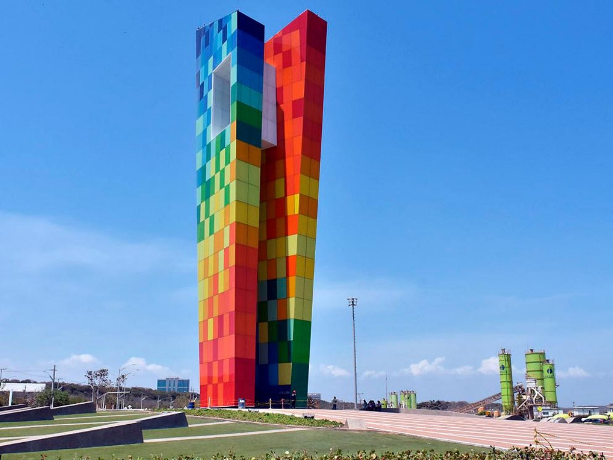 Why do half of the people love this statue, while the other half want to tear it down?