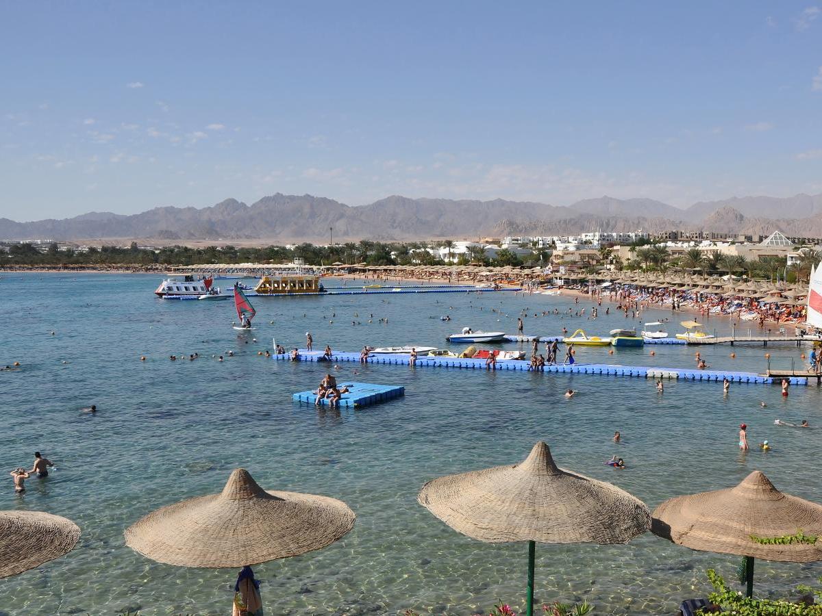 Naama Bay: dive, glide and conquer the waves!