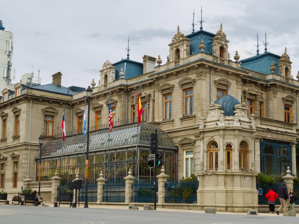 Be a "Colonial Lady" for a Day at Palacio Sara Braun: A Complete Guide to Free Exhibitions in Retro Dresses