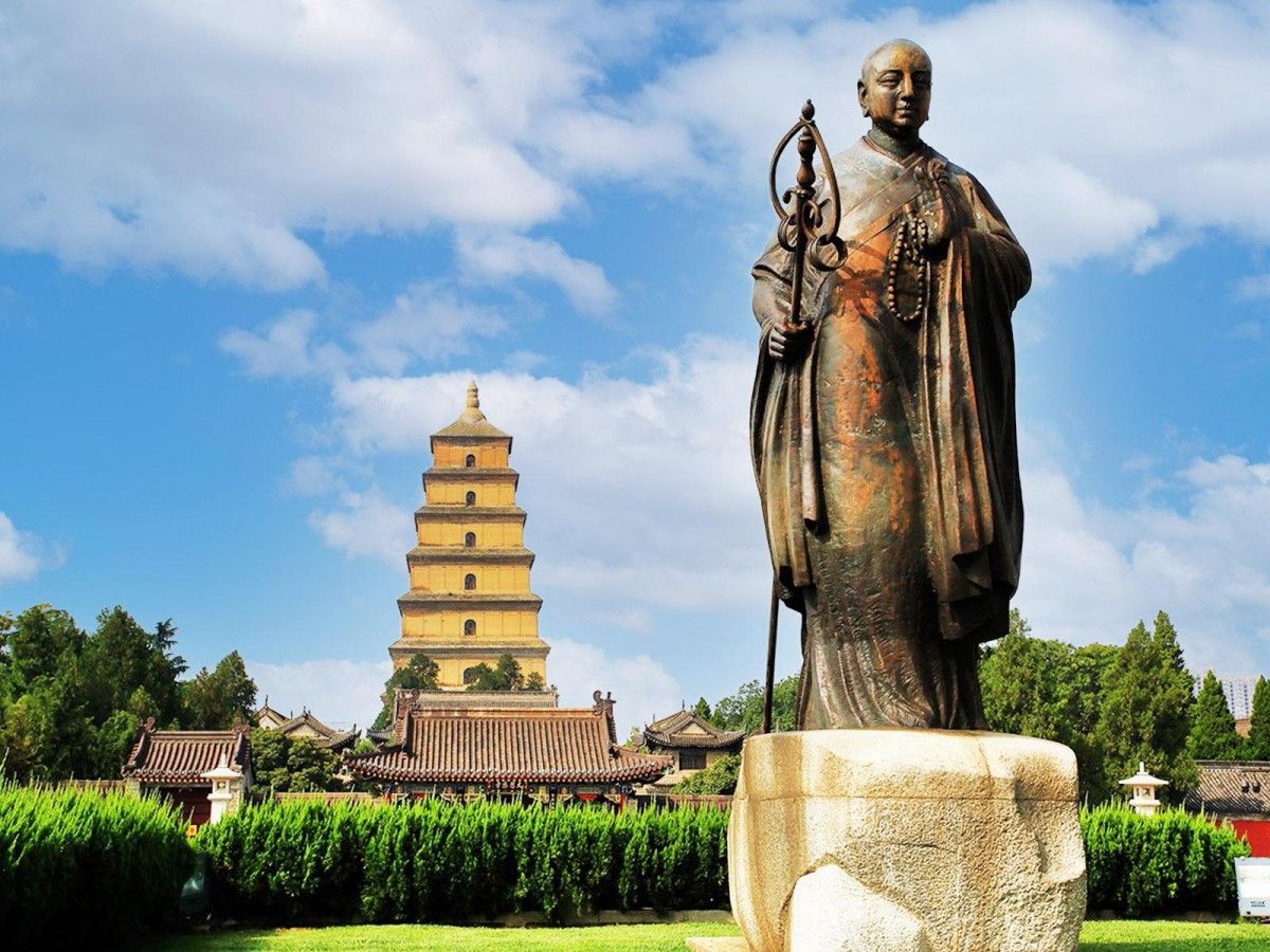 A thousand-year-old pagoda, don't want to explore it?