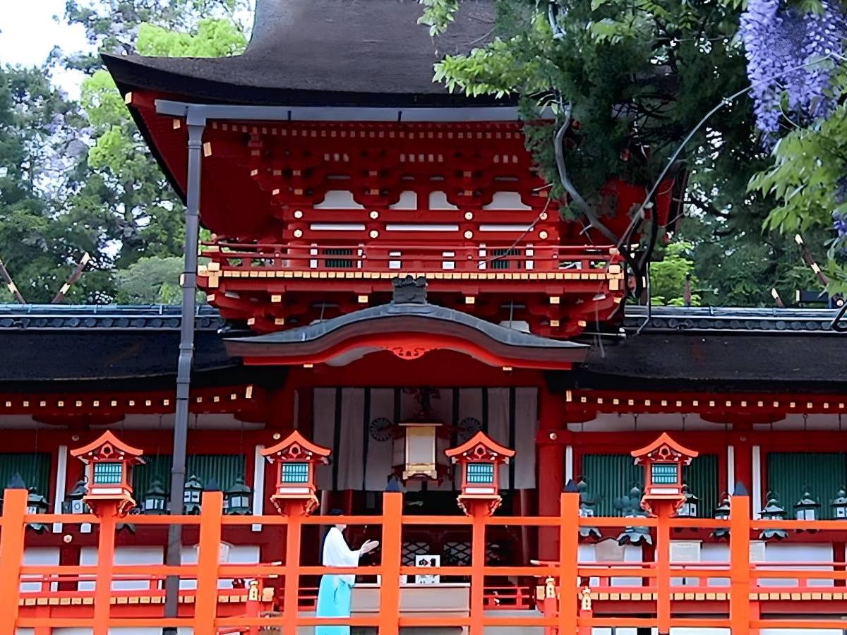 A trip to Kasuga Taisha in the company of a sacred deer