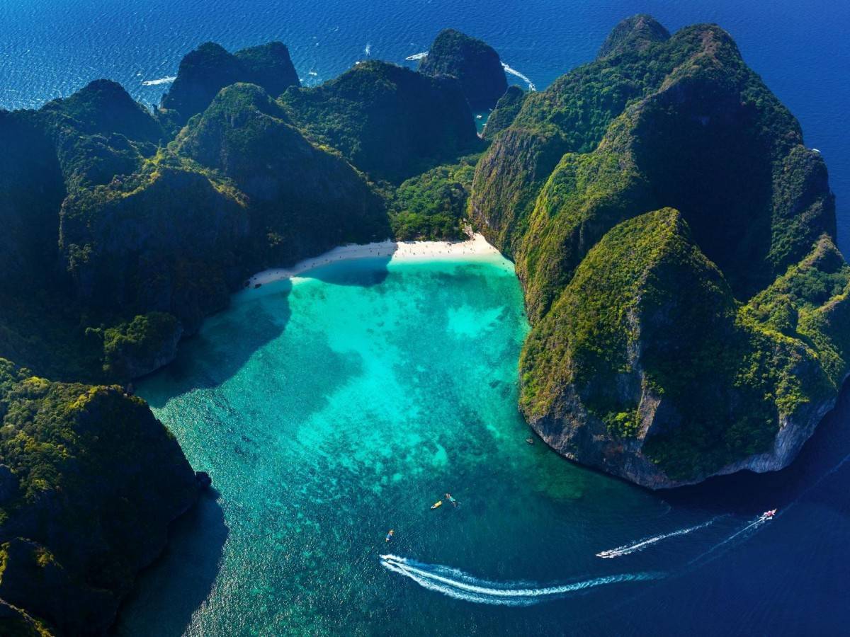 Don't just go to Phuket, Phi Phi Island is also fun!