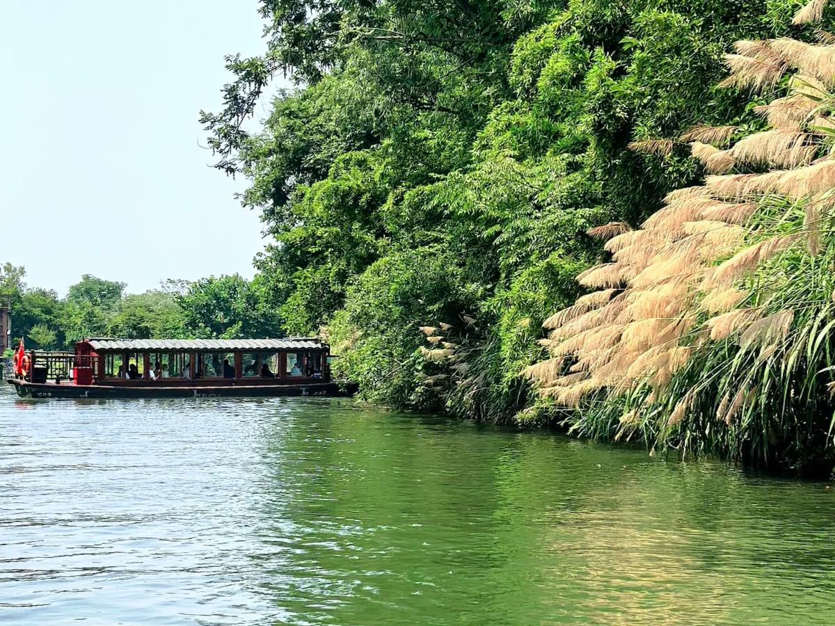 Xixi Folklore Experience: Feel the non-heritage culture and experience traditional handicrafts