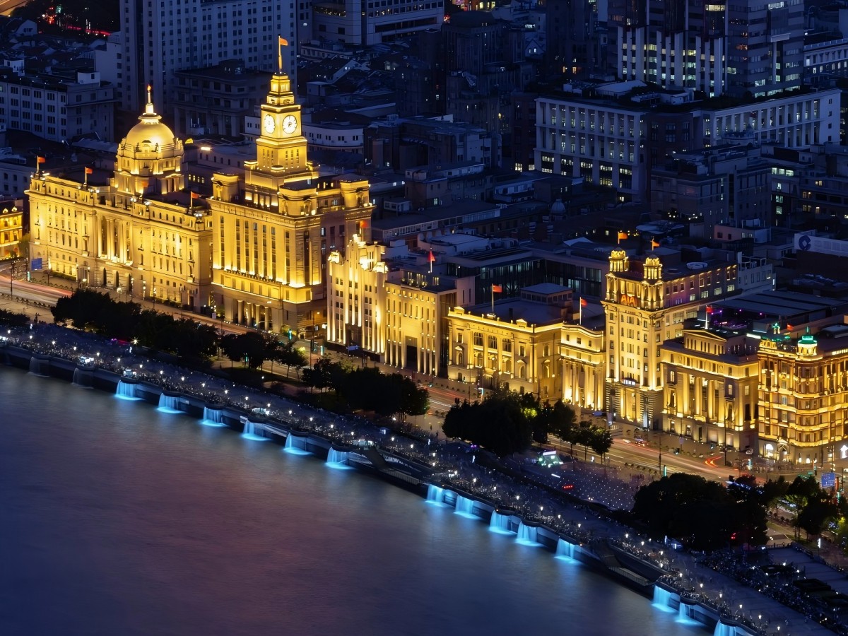 The Bund: An unmissable historical tour of Shanghai's timeless waterfront!