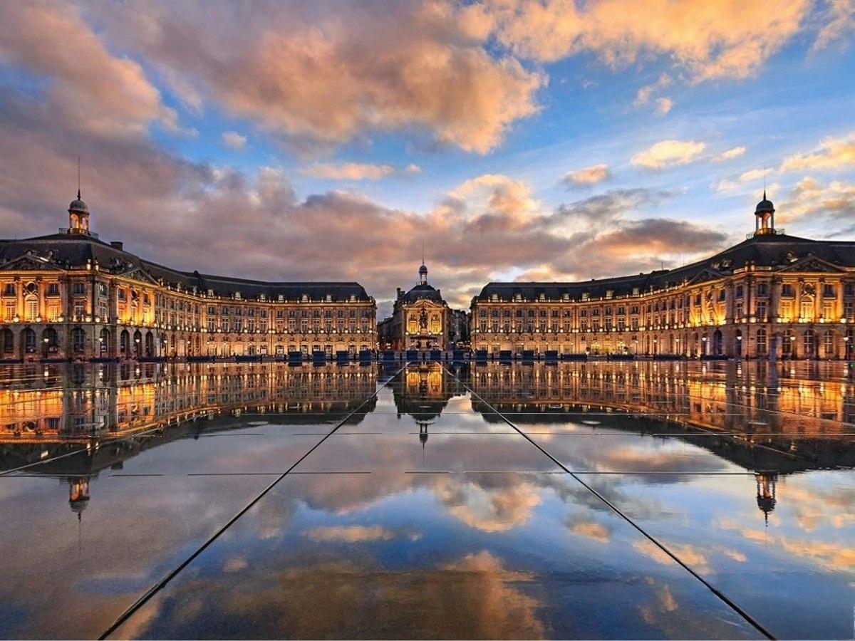 If you go to Bordeaux during the holidays, you must check out the water mirror!