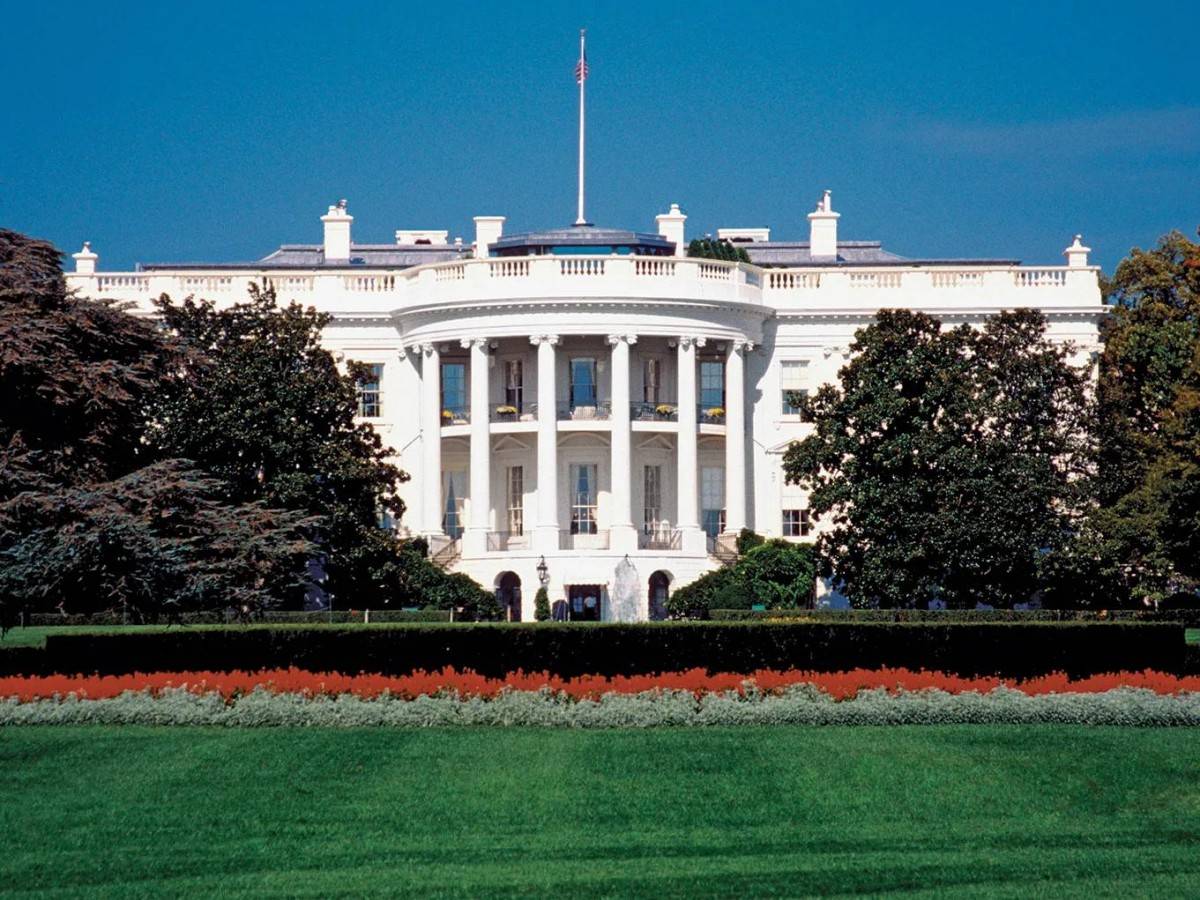 Approaching the White House: the symbolic place of American politics