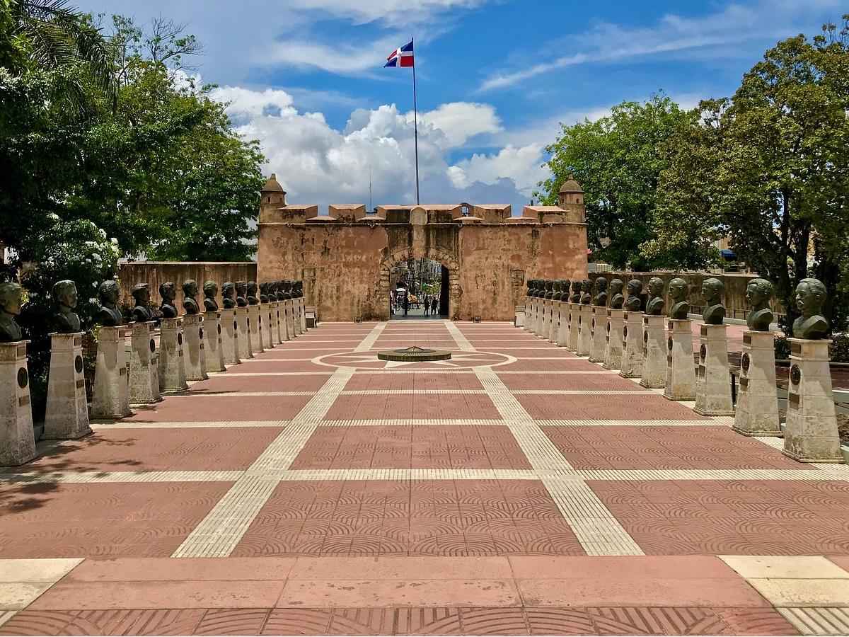 Unforgettable pleasures and flavors: exploring Plaza de la Independencia