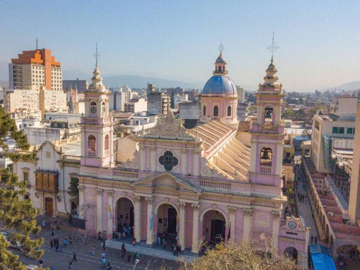 Students travel to Salta on a budget: Cathedral combo ticket + local transportation bargains