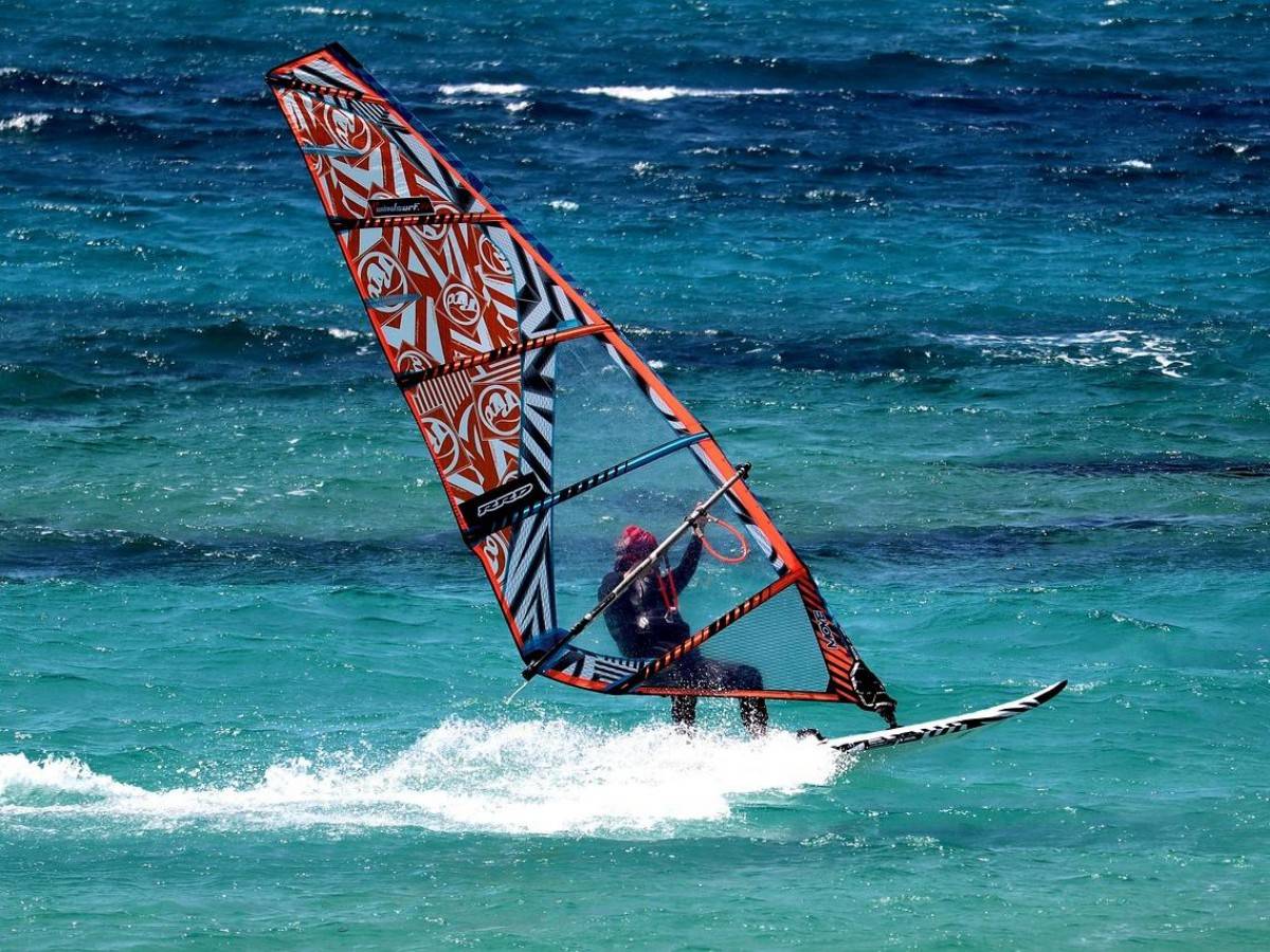 Windsurfing, surfing, deep-sea fishing - Playa Dorada's water sports are exciting!