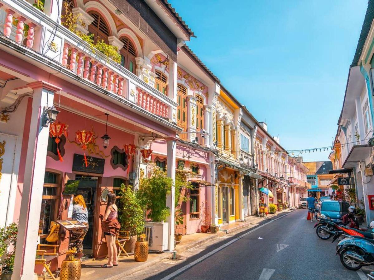 Bringing parents, couples, or girlfriends? Three recommended ways to explore Phuket Old Town