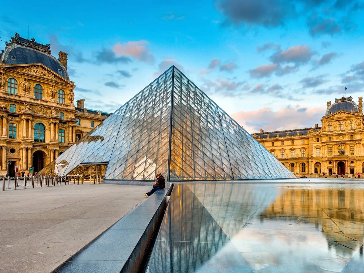 Louvre Travel Guide: Explore the Palace of Art