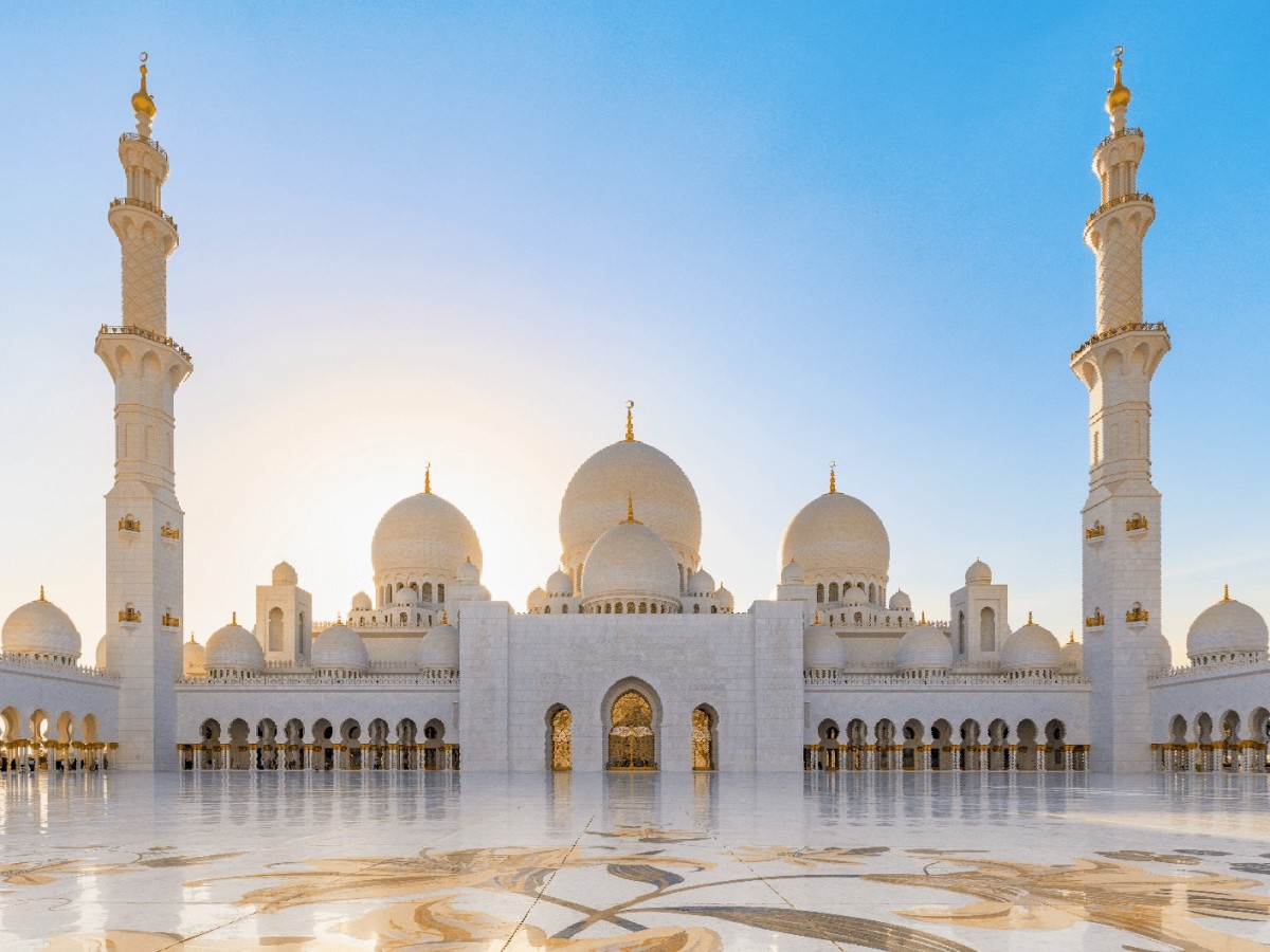 What Should Women Wear to the Sheikh Zayed Grand Mosque? A Guide to Avoiding Dress Code Mistakes