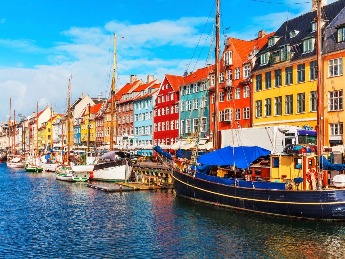 Enter the fairy tale world of Northern Europe - Nyhavn!