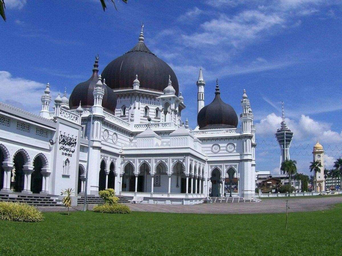 Zahir Mosque: A treasure of Malaysia's cultural heritage and architectural splendor!