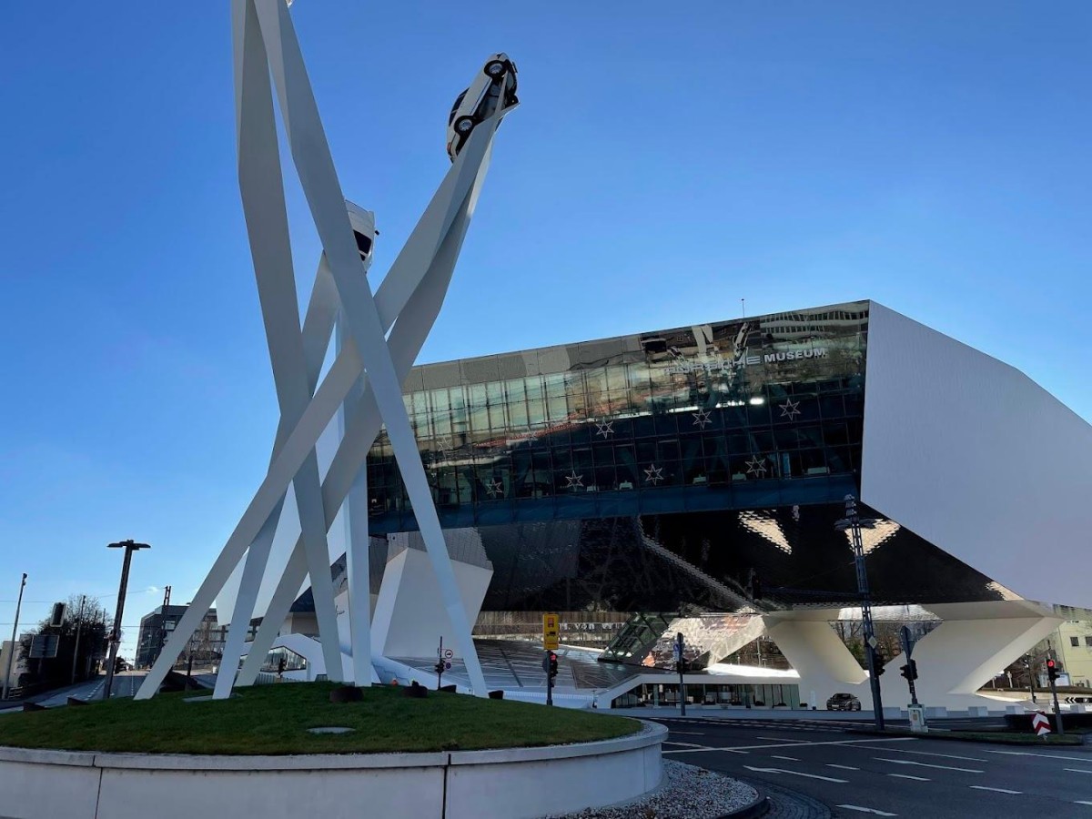 How to have the ultimate experience at the Porsche Museum?