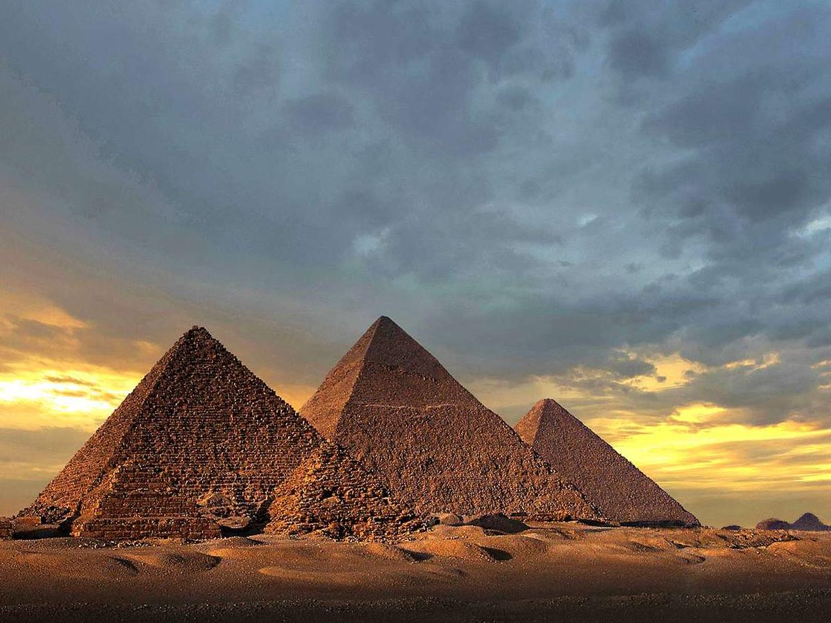 Architectural Wonders Through Time: Demystifying the Pyramids of Giza