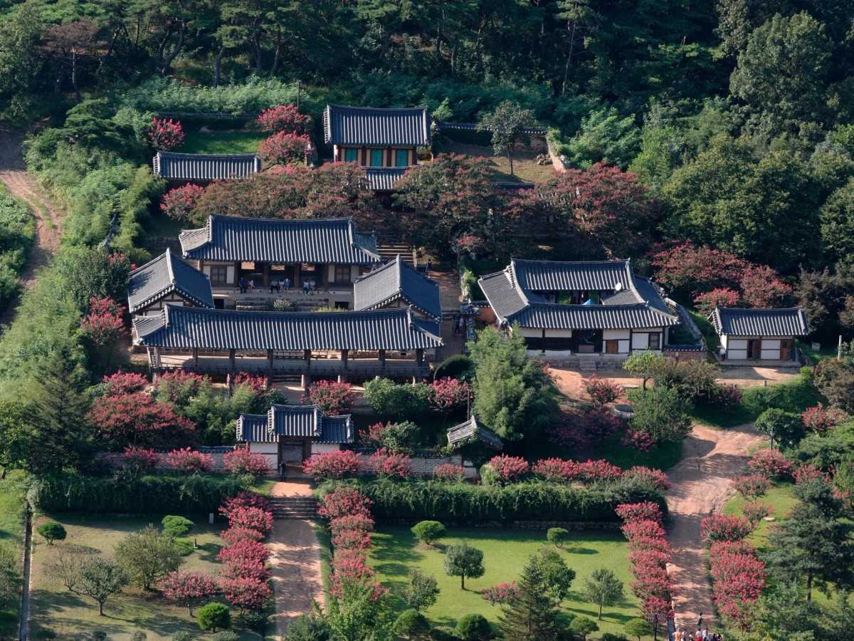 Experience Korea's “old-fashioned flavor” at Andong Village