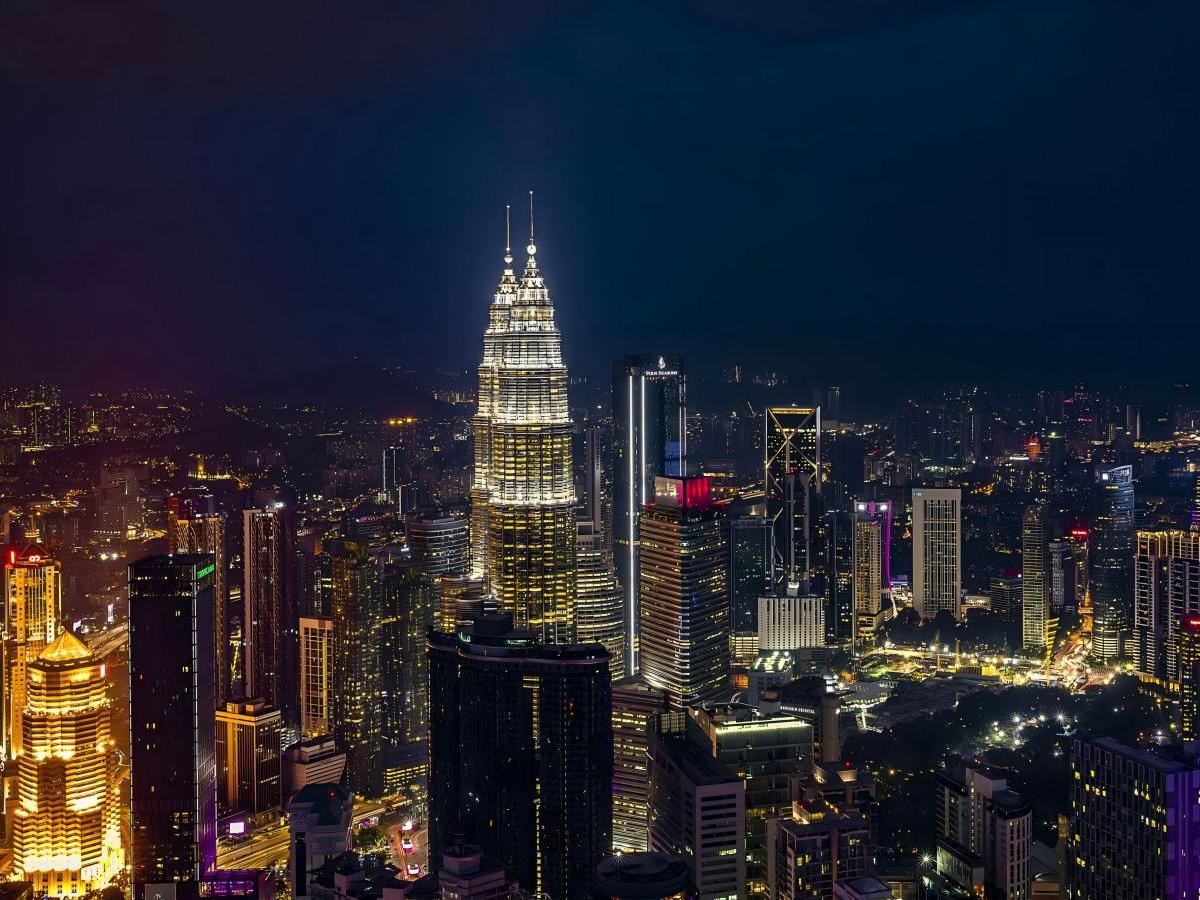 Wonders in Petronas Twin Towers: Kuala Lumpur's city in the sky!