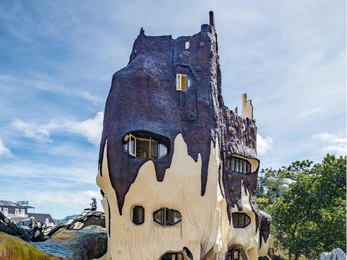 How can you visit Dalat without going to that “crazy” house?