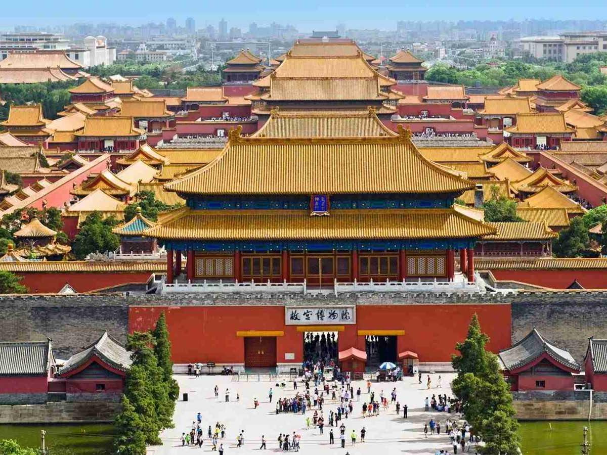 The Forbidden City Treasures Revealed: National Treasures and the Splendor of Palace Art