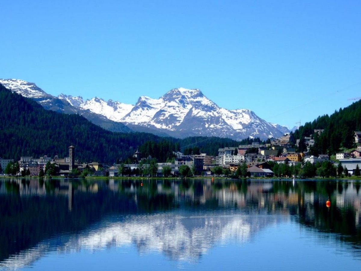 Lake St. Moritz in all seasons: a year-round lake wonderland