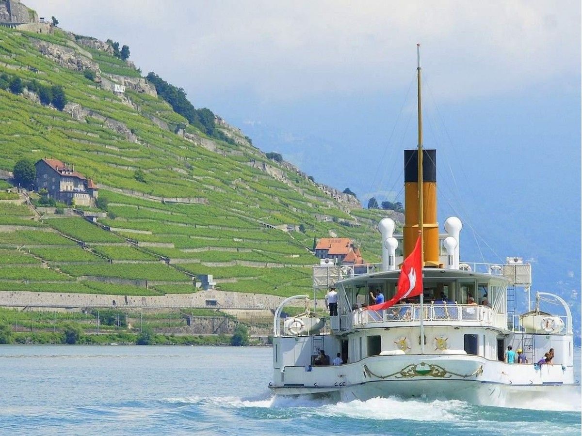Want to take beautiful photos and also want to lie flat? Lausanne cruise is the best way to open