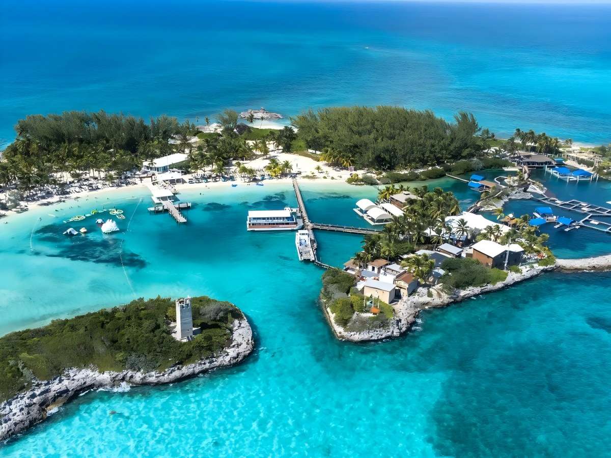 Blue Lagoon Island: Discover the tropical paradise of the Bahamas!